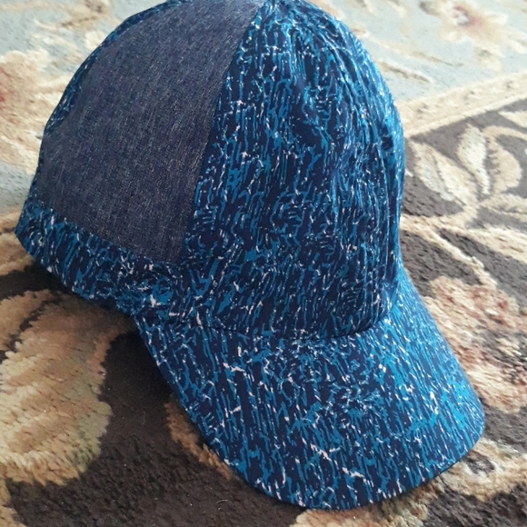 *Host Pick*Under Armour Armourvent ladies hat - Picture 3 of 16